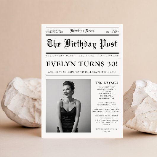 新聞風ユニークなフォト30歳の誕生日パーティー 招待状