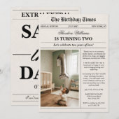 新聞風ユニークなフォト 2歳の誕生日パーティー 招待状 (正面/裏面)