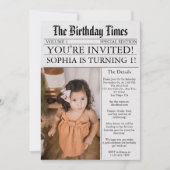 新聞風ユニークな1歳の誕生日パーティー 招待状 (正面)