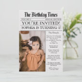 新聞風ユニークな1歳の誕生日パーティー 招待状 (スタンド正面)
