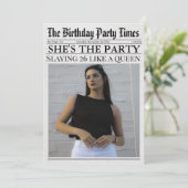 新聞風ユニークな26歳の誕生日パーティー 招待状 (スタンド正面)