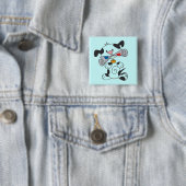 新聞Tシャツおよびギフトを持つ子犬 缶バッジ (インサイチュ)