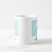 新誇りを持ったしいおばあちゃん可愛いブルー男の赤ちゃん足 コーヒーマグカップ (中央)