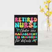 新退職したしい退職者の管理賜物の下でのナース カード (黄色い花)