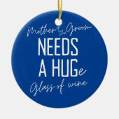 新郎おもしろいの母が抱き締めガラスを必要 セラミックオーナメント (正面)