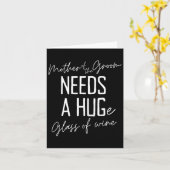 新郎おもしろいの母はワインの大きな一樽を必要とする カード (黄色い花)