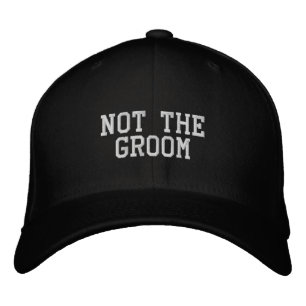 新郎じゃない（Not The Groom）おもしろギフト ウェディングフォト 刺繍入りキャップ