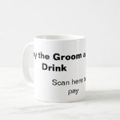 新郎に飲み代を払うQRコードをスキャンする仲人 コーヒーマグカップ (正面左)