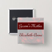 "新郎の母親" – 赤ローズブーケ(2b) 缶バッジ (正面&裏面)