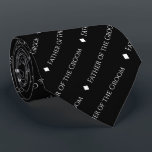 新郎の父がブラックでホワイト文字を繰り返す ネクタイ<br><div class="desc">このおもしろいの黒いネックタイは、あなたの家で新郎の父のための完璧なアクセサリー結婚である。洗練された全シンプル資本の白いフォントでエレガントは書「新郎の父」と呼ばれる言葉とデザインが入った状態で、ダイアモンドのセパレータと対角線のパターンで繰り返す。あなたのリハ感謝していーサルで彼を識別し結婚る完璧な方法。</div>