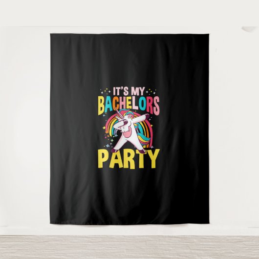 新郎の独身最後の夜 大人向けおかしい男たち タペストリー (正面)