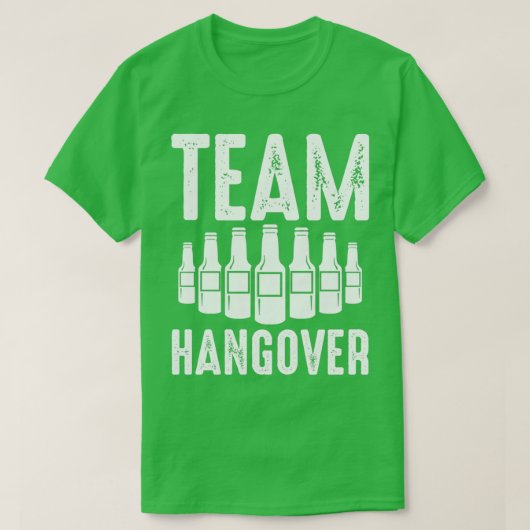 新郎チームの二日酔い面白い独身パーティーのギフト Tシャツ (デザイン正面)