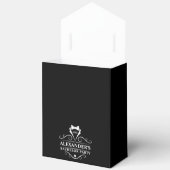 新郎前夜パーティー 白いタキシードのネクタイ  酔いの黒 フェイバーボックス (見開き)