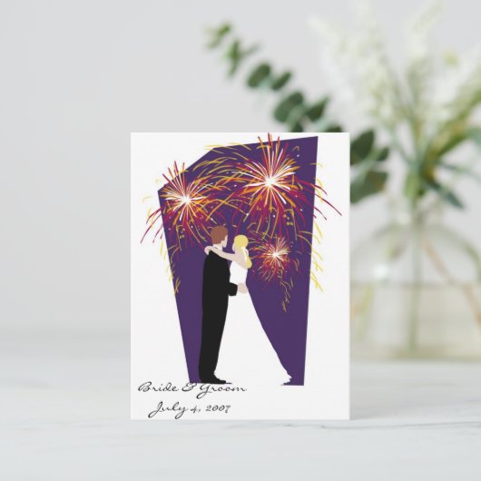 新郎新婦が日付を保存する7月4日の結婚式 案内ポストカード (スタンド正面)