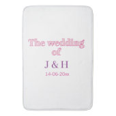 新郎新婦のイニシャルと挙式日付の入った結婚式 バスマット (正面縦)