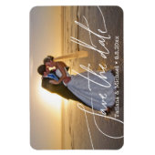 新郎新婦ビーチに日付を保存カスタムする マグネット (縦)