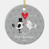 新郎新婦ラブバード私たちの初めてのクリスマス セラミックオーナメント (正面)