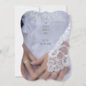 新郎新婦手およびリングや輪の結婚 招待状 (裏面)