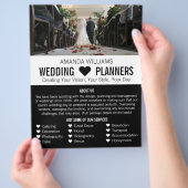 新郎新婦結婚のイベントプランナー広告 チラシ (手)