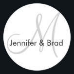 新郎新結婚婦グレーブラック・モノグラム・ステッカー ラウンドシール<br><div class="desc">名前、モノグラム、100色から選択可能。Elke Clarke©2009.その他のデザインはWhiteWhimsticalWeddings.blogspot.comで入手可能</div>