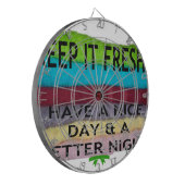 新鮮でクリーン:新しいスタートのための色のバースト ダーツボード (正面左)