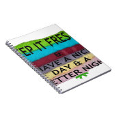 新鮮でクリーン：新しいスタートのための色のバースト ノートブック (右側)