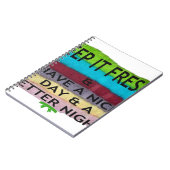 新鮮でクリーン：新しいスタートのための色のバースト ノートブック (左側)