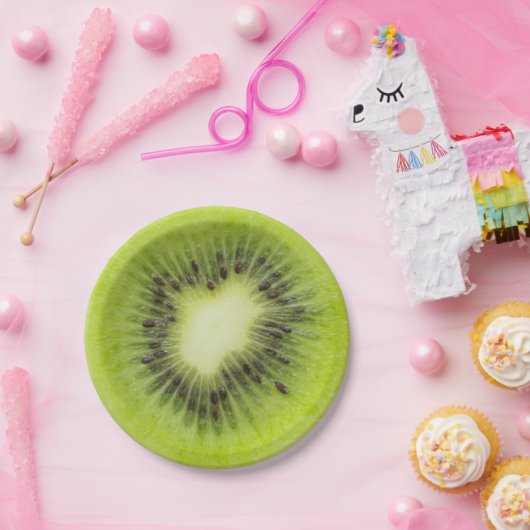 新鮮なキウイフルーツ。切り上げ切り切り切り切り切り切り切り切り切り切り切り切り切り切り切り ペーパープレート (パーティー)