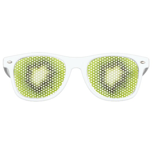 新鮮なキウイフルーツ。切り上げ切り切り切り切り切り切り切り切り切り切り切り切り切り切り切り レトロサングラス (正面)