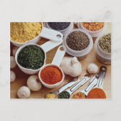 新鮮なスパイスとニンニクのクローブの写真 ポストカード (正面)
