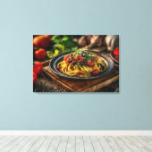 新鮮なトマトとオリーブのスパゲッティプッタネスカ キャンバスプリント (インサイチュ (ウッドフロア))