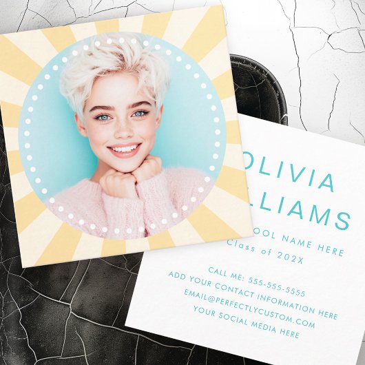 新鮮なトレンディー日が差すことの学生の卒業写真 スクエア名刺