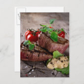 新鮮なハーブとトマトを添えたバーベキューステーキのグリル ポストカード (正面/裏面)
