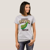 新鮮な料理の授業をする先生 Tシャツ (正面フル)