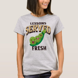 新鮮な料理の授業をする先生 Tシャツ