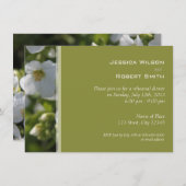 新鮮な白い庭の花のリハーサル夕食 招待状 (正面/裏面)