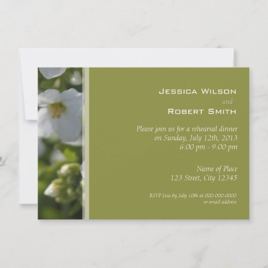 新鮮な白い庭の花のリハーサル夕食 招待状 (正面)