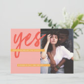 新鮮モダンなはっきりしたコーラルピンクの写真デートを保存 招待状 (スタンド正面)