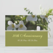 新鮮白い庭園花の記念日招待状 招待状 (スタンド正面)