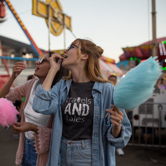旅と物語[白いロゴ]女性のTシャツ Tシャツ