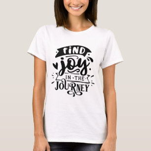 旅に喜びを見いだす Tシャツ
