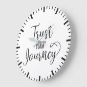 旅を信頼する – 成功の抱擁モチベーション ラージ壁時計 (傾斜)