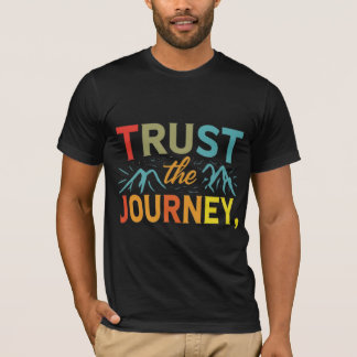 旅を信頼 – マウンテンアドベンチャーTシャツ Tシャツ