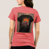 「旅を受け入れる:感動的引用文Tシャツ」 トライブレンドTシャツ (裏面)