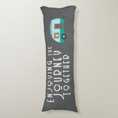 旅を楽しむ一緒にレトロキャンパー ボディピロー (正面縦)