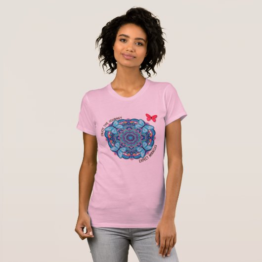 旅を楽しむ蝶々 Tシャツ (正面フル)