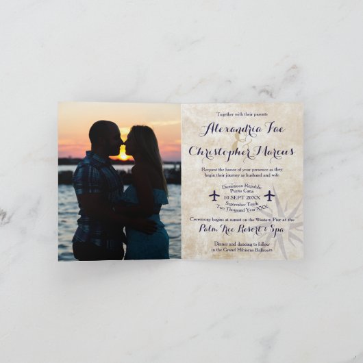 旅行テーマによって折られるパスポートの招待状 招待状 (内部)