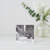 旅行代理店の素朴な冬の森林引用文 スクエア名刺 (スタンド正面)