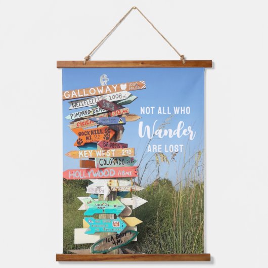 旅行写真ではない全員が歩き回ることわざ 吊り下げ型タペストリー (正面)