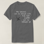旅行引用文我々は人生を逃れるためではなく、のための旅行 Tシャツ (デザイン正面)